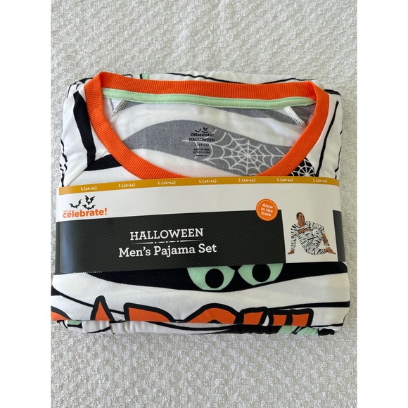 Celebrate Halloween Men's Pajama Set Dadcula Mummy Glow in the Dark Size L - Picture 1 of 3